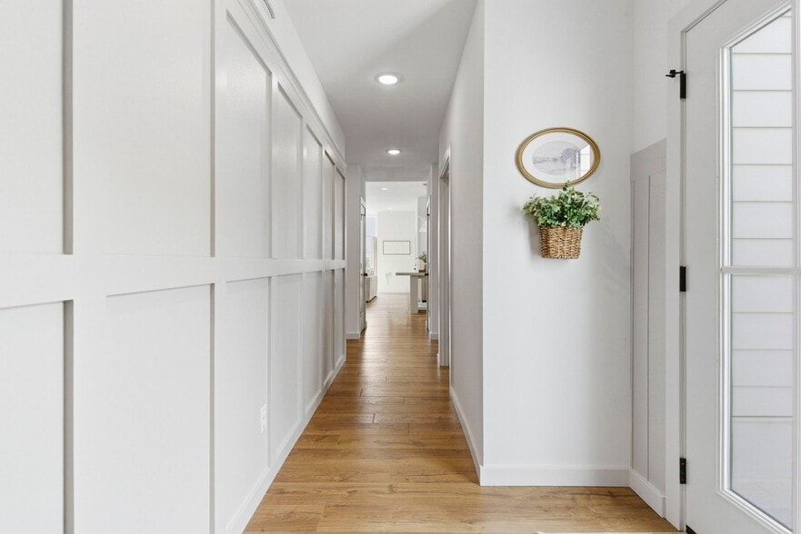 Building Photo - 965 E Vly Trl Dr