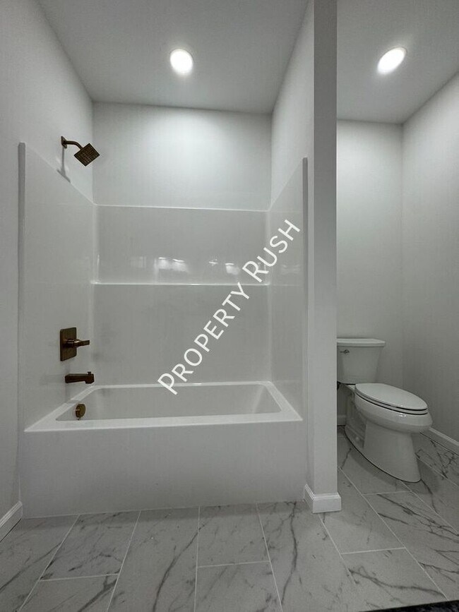 Building Photo - 1852 Wilberforce St