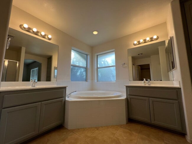 Building Photo - 4 BEDROOM IN BARKLEY RANCH!