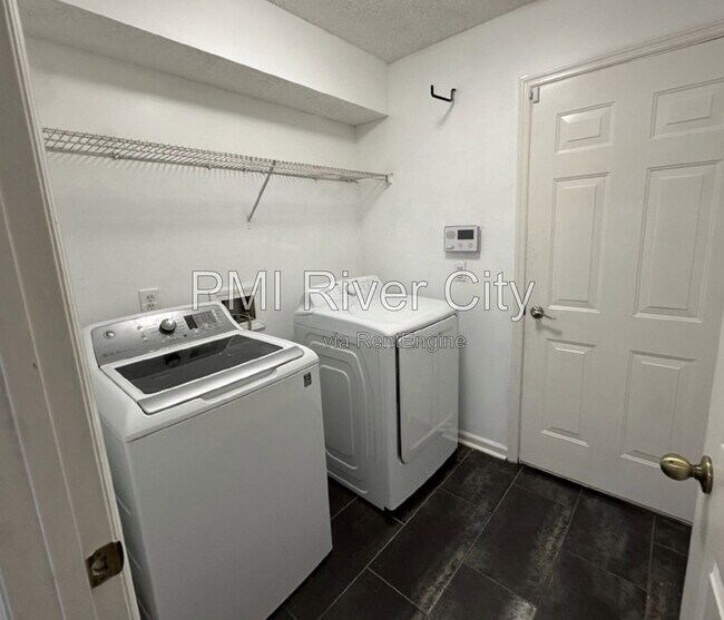 Building Photo - 13951 Summer Breeze Dr