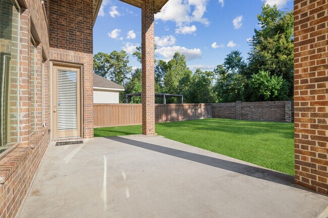 Building Photo - 4055 Woodland Meadow Dr
