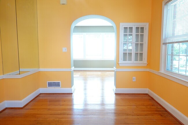 Building Photo - 800 Maplewood Ave