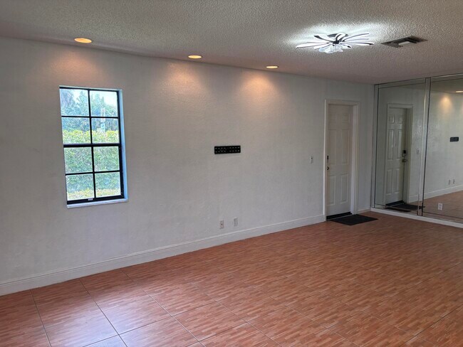 Building Photo - 12761 Westhampton Cir