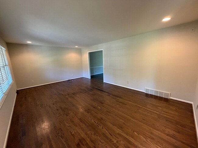 Building Photo - 3/2 House in Woodfin Estates $1,795