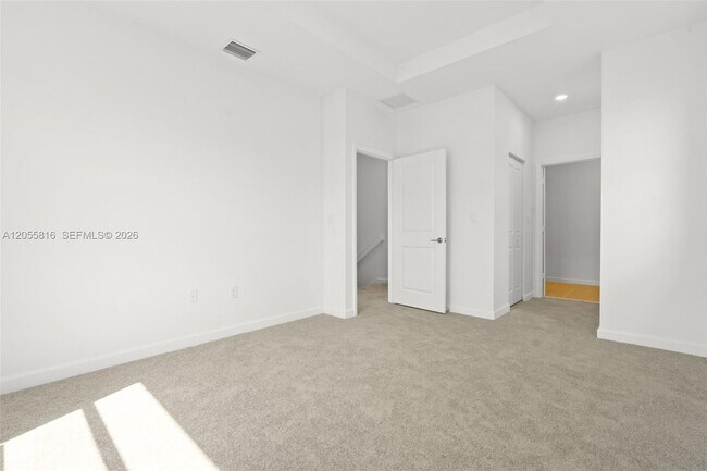 Building Photo - 2623 SE 25th Ter