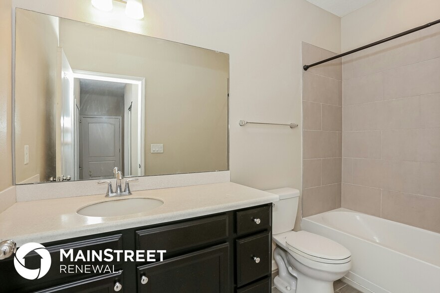 Building Photo - 16180 Blossom Lake Dr