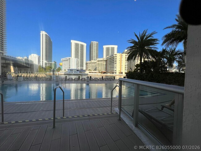 Building Photo - 2600 E Hallandale Beach Blvd