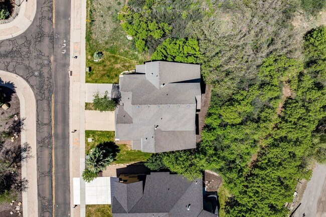 Building Photo - 1490 W Alpine Ave