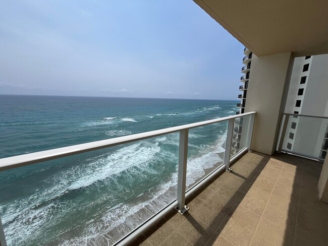 Building Photo - 5440 N Ocean Dr