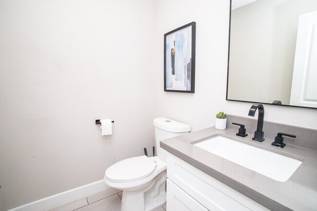 Building Photo - 1915 Kolfahl St