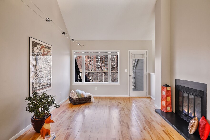 Building Photo - 2869 Kenwood Isles Dr