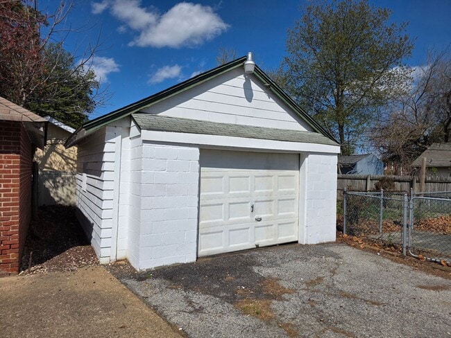 Building Photo - 19 Champlain Ave