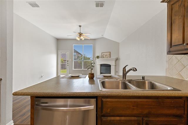 Building Photo - 2655 Lake Ridge Dr