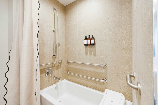 Building Photo - 11 NE 6th St