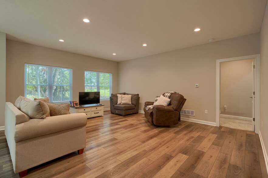 Building Photo - 275 Hyatts Rd