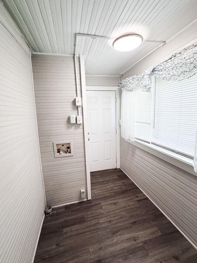 Building Photo - COMING SOON! 2b 1.5 ba w basement, Lawn Care + Trash Included