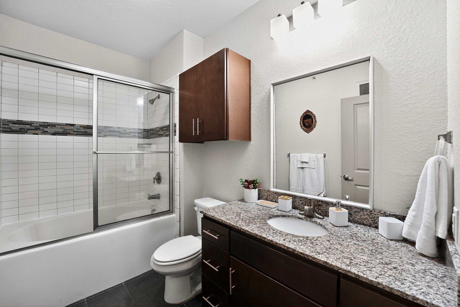 Building Photo - 800 W 26th St