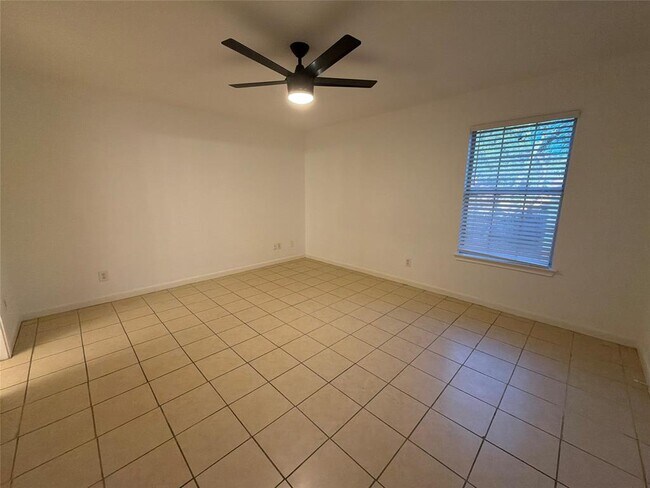 Building Photo - 103 N Mockingbird Cir