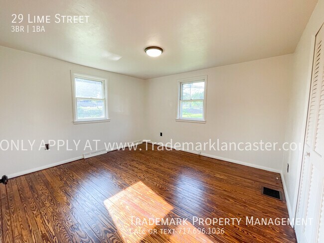 Building Photo - Very Nice Detached Home