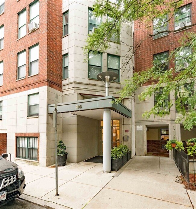 Building Photo - 108 Peterborough St