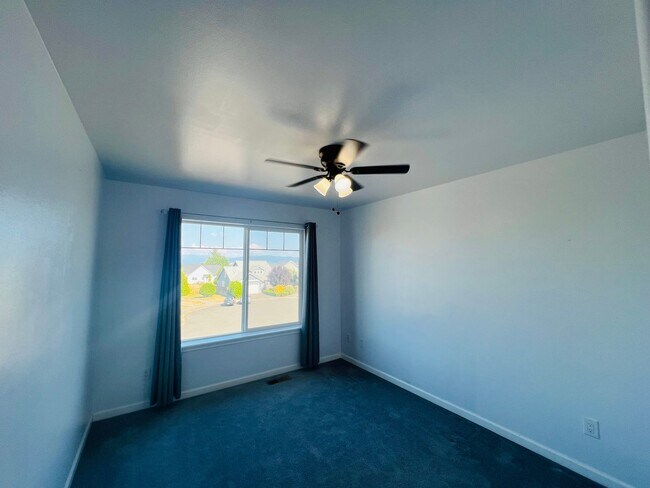 Building Photo - 4 Bedroom 2.5 Bathroom Home w/ Garage In Ferndale!