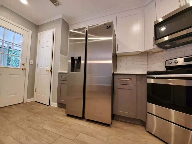 Building Photo - 2880 Highpoint Rd