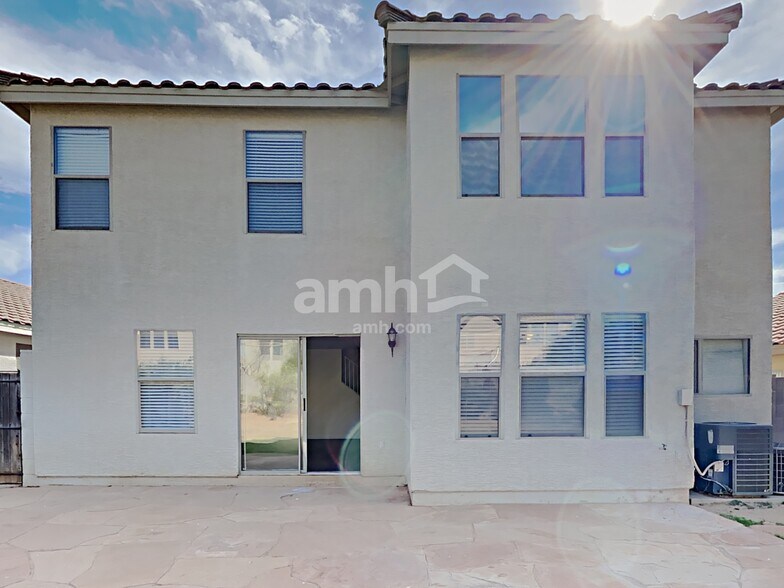 Building Photo - 5030 E Dale Ln