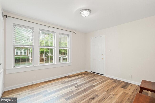 Building Photo - 307 E Duncan Ave