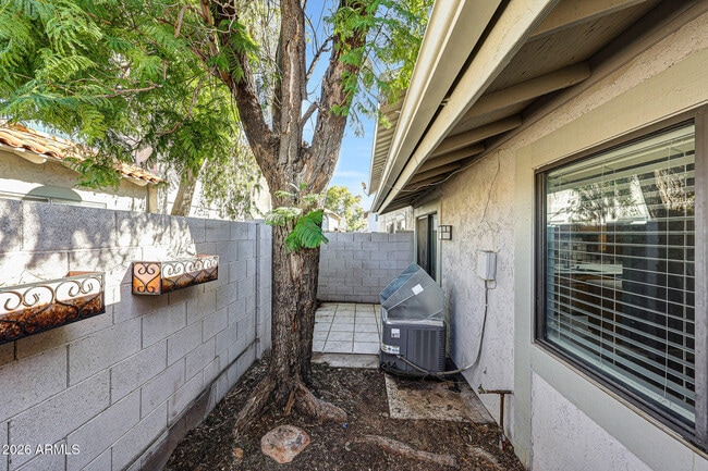 Building Photo - 1001 N Granite Reef Rd