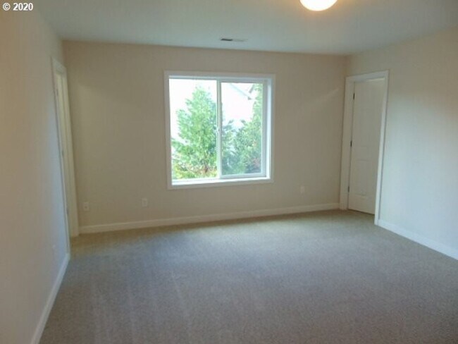 Building Photo - Beautiful 4 Bedroom Home with 2.5 Baths lo...