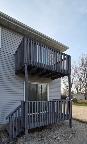 Building Photo - 120 Karen St