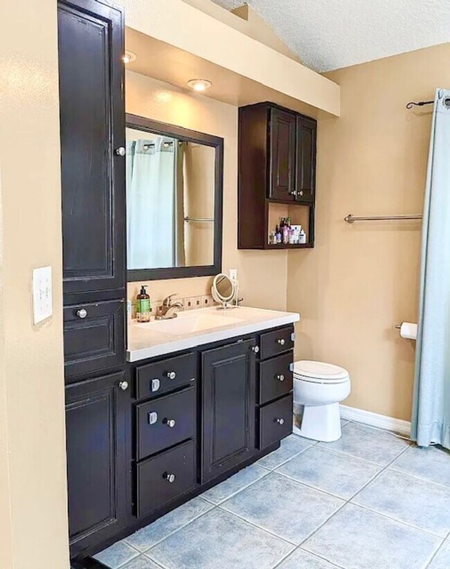 Building Photo - 10936 Dearden Cir
