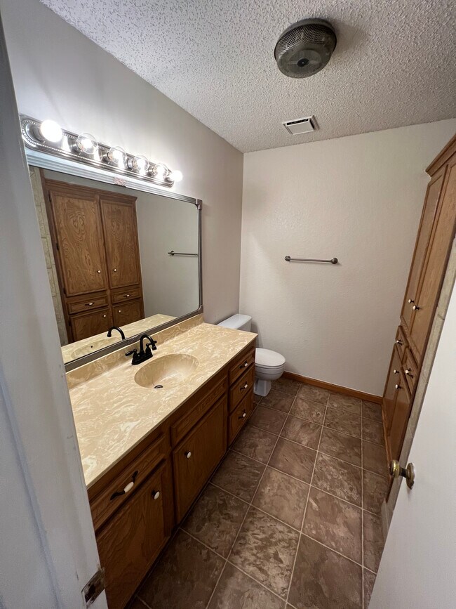 Building Photo - 1409 Westheimer Rd