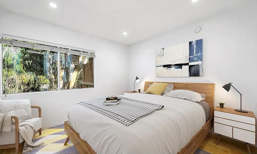 Building Photo - 330 S Barrington Ave