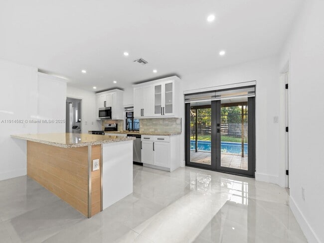 Building Photo - 19850 Franjo Rd