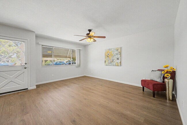 Building Photo - 10141 N 97th Dr