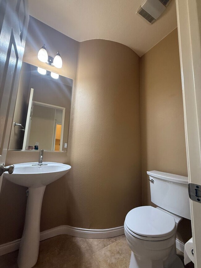 Building Photo - Elegant Scripps Ranch Home with 2 Car Garage!