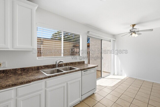 Building Photo - 3550 Sandpiper Pl