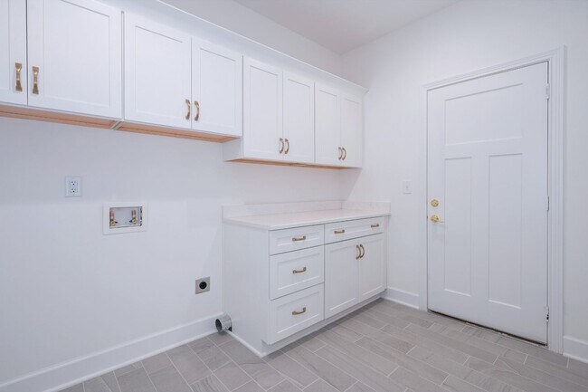 Building Photo - NEW BUILD TOWNHOME LOCATED IN THE VILLAS AT FIVE OAKS!