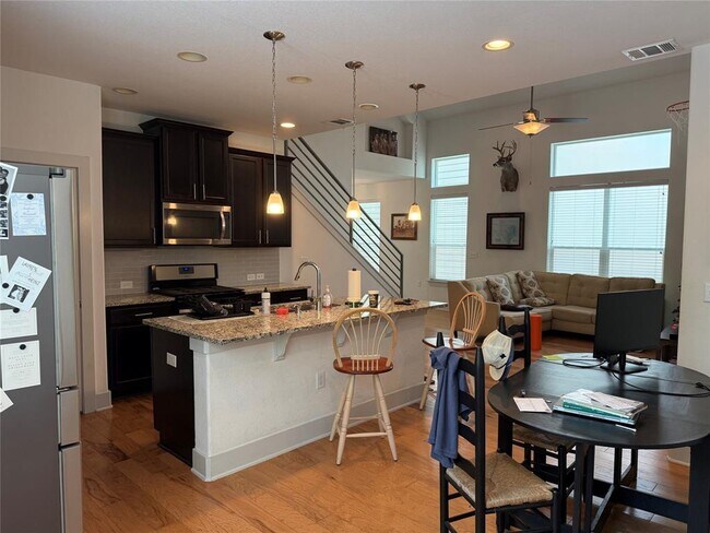 Building Photo - 7206 Tybalt St