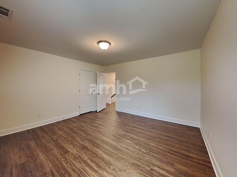 Building Photo - 3105 Esquire Dr