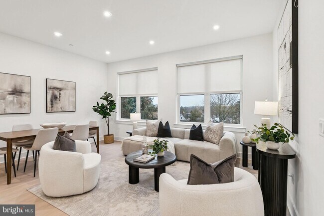 Building Photo - 30 W Allens Ln