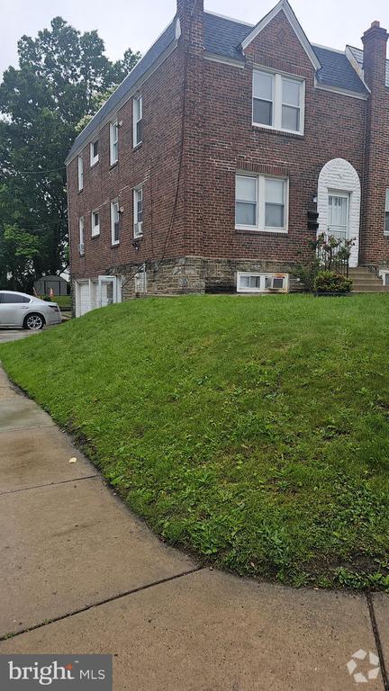Building Photo - 5451 Howland St