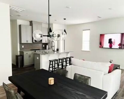 Building Photo - Room in Townhome on Golden Gate Ln