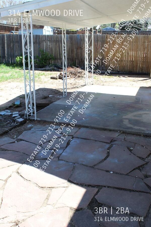 Building Photo - 314 Elmwood Dr