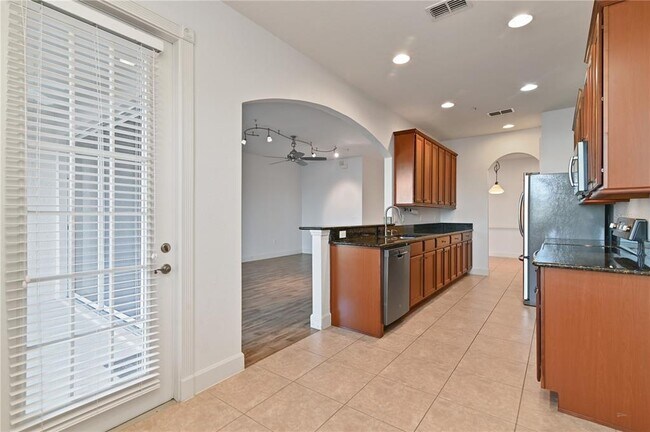 Building Photo - 2501 Harwich Dr