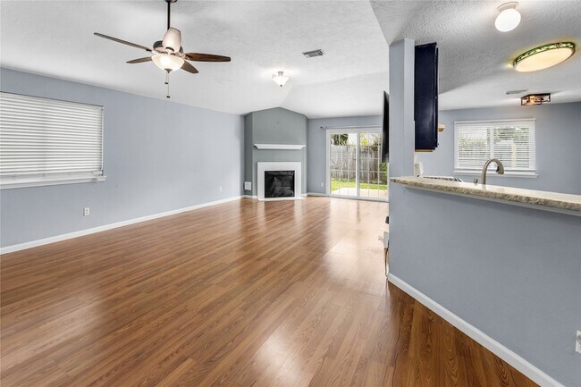 Building Photo - 1735 Oak Ridge Dr