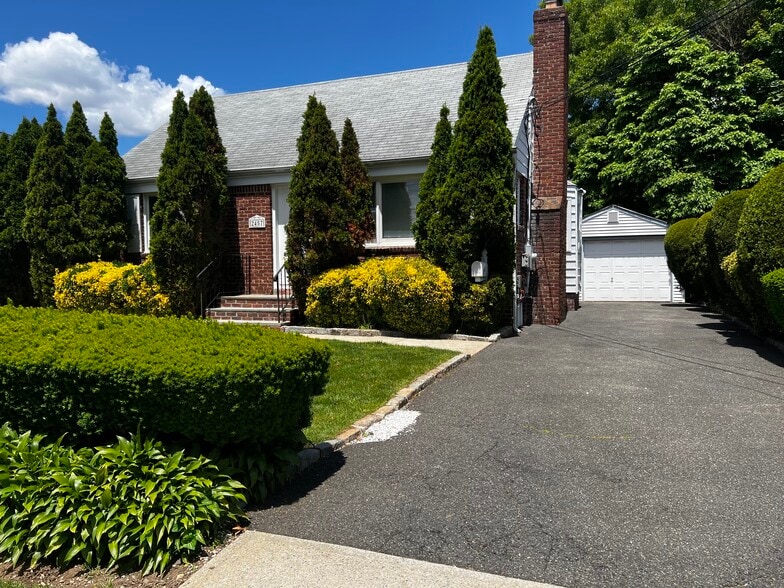 Ample Parking - NO GARAGE - 2457 4th Ave