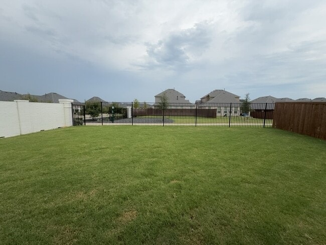 Building Photo - 612 Amenduni Ln