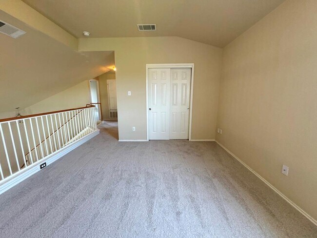 Building Photo - 1005 Gentry Dr